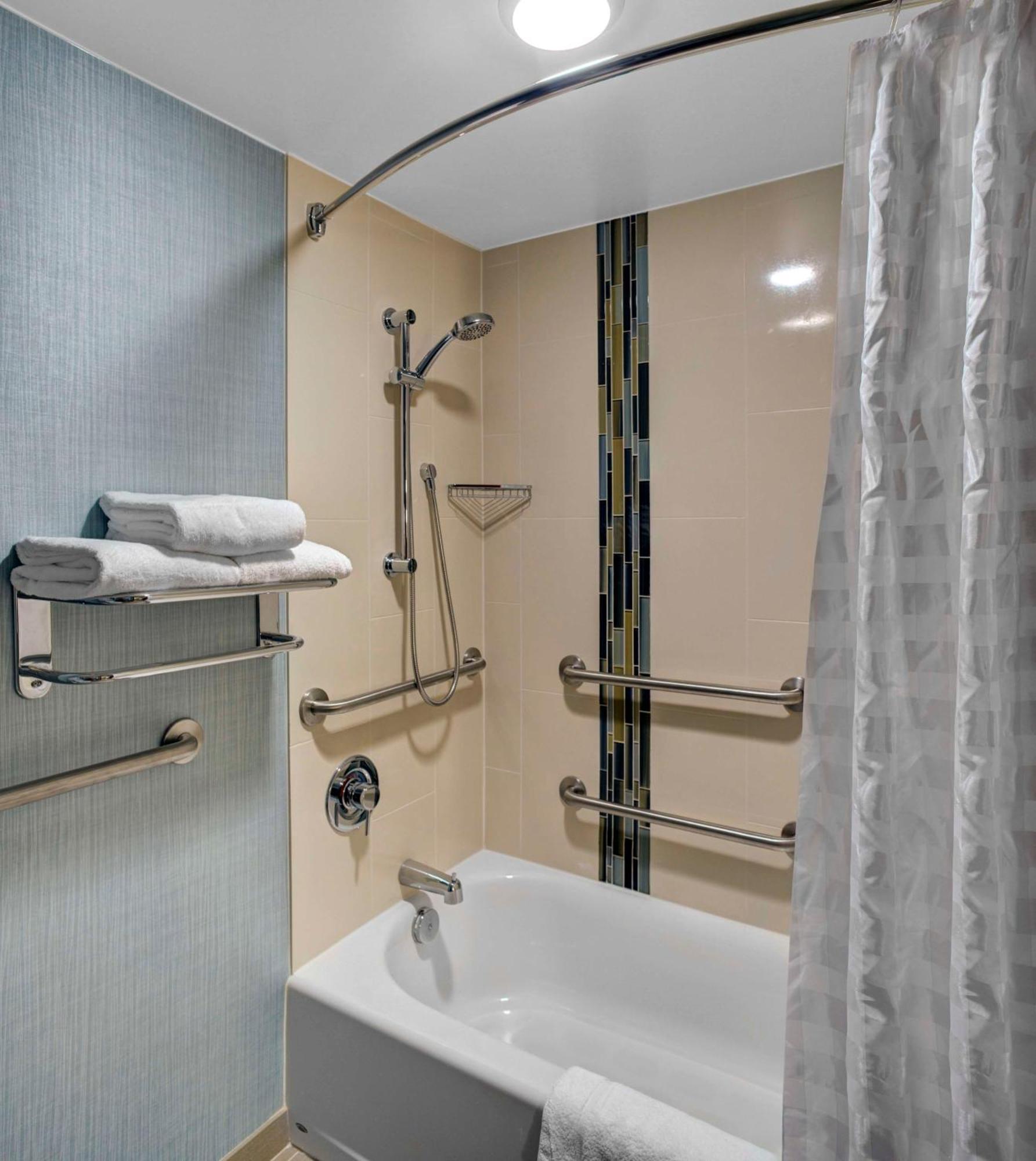 Hyatt Place Detroit/Ливония Екстериор снимка