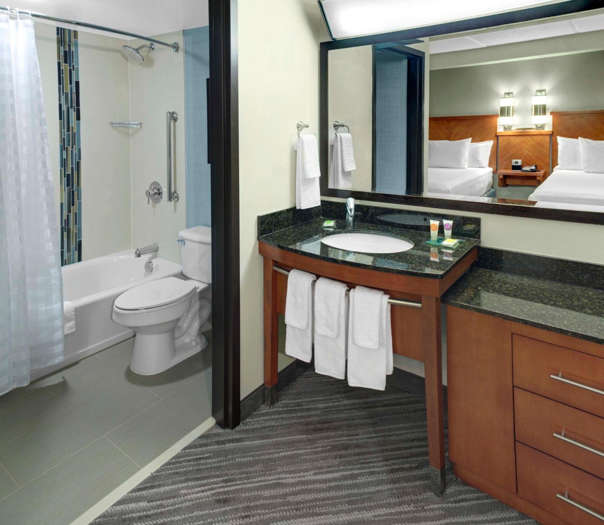 Hyatt Place Detroit/Ливония Екстериор снимка