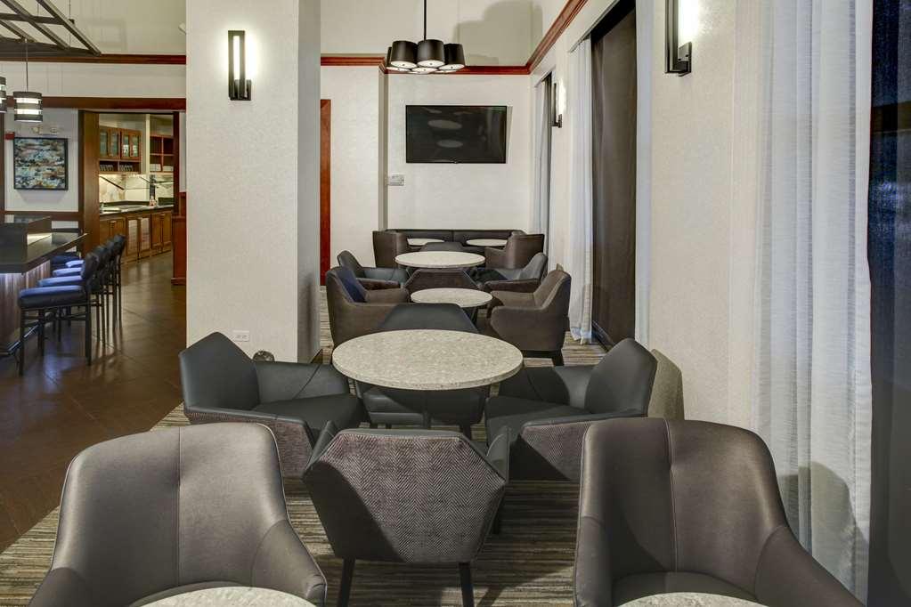 Hyatt Place Detroit/Ливония Ресторант снимка