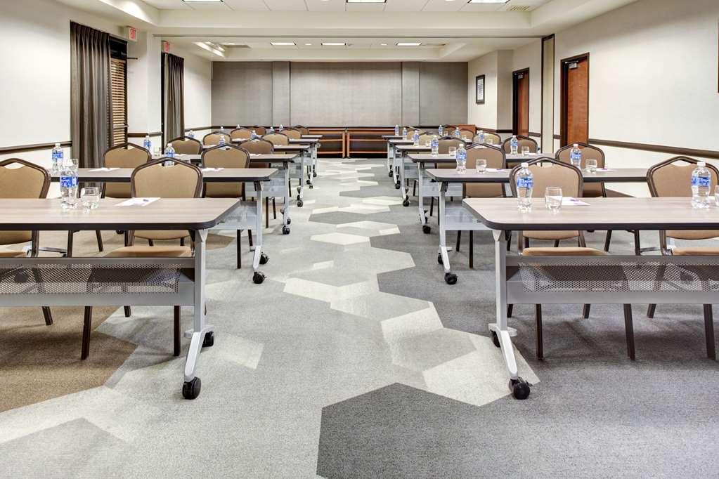 Hyatt Place Detroit/Ливония Съоръжения снимка