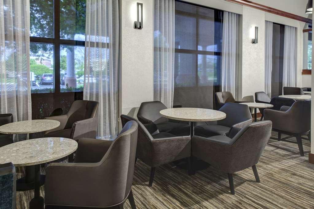 Hyatt Place Detroit/Ливония Ресторант снимка