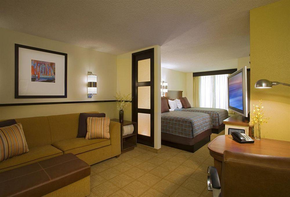 Hyatt Place Detroit/Ливония Екстериор снимка